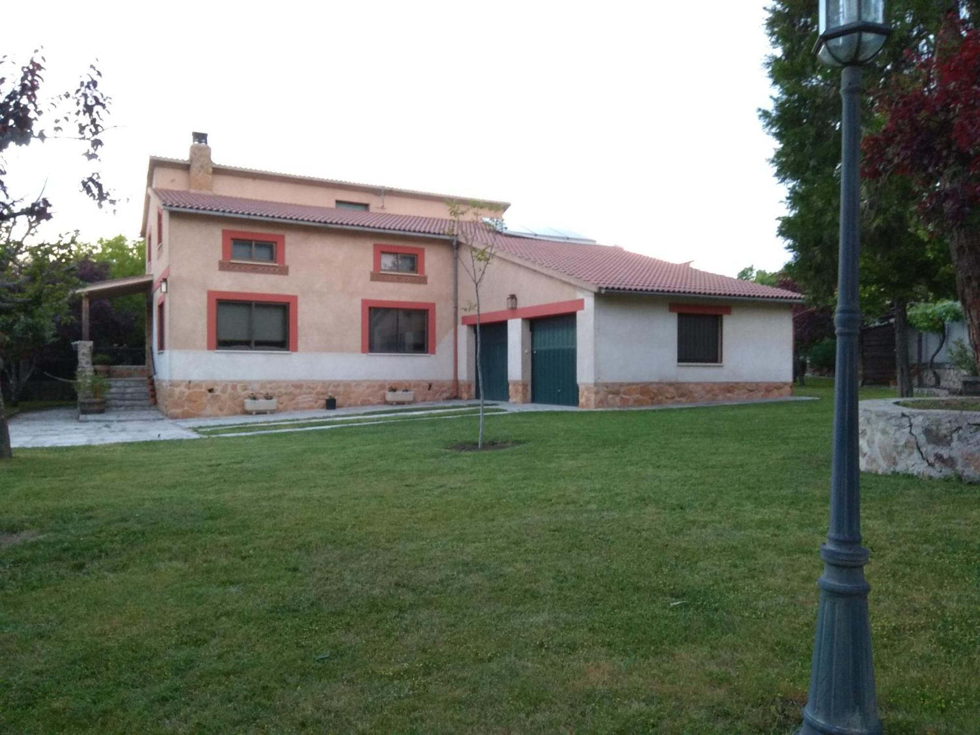 Casa Rural Las Tuyas En Segovia Palazuelos de Eresma Extérieur photo