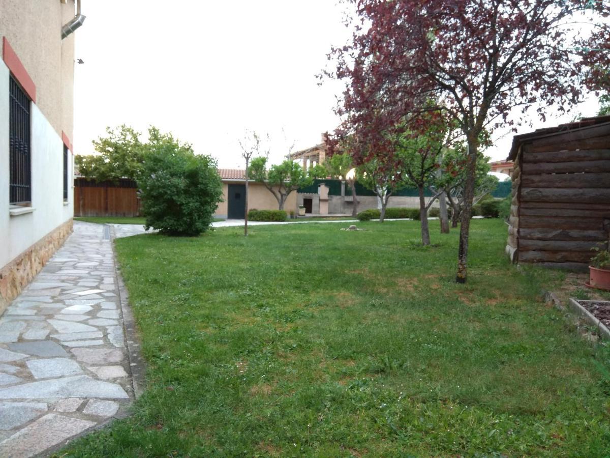 Casa Rural Las Tuyas En Segovia Palazuelos de Eresma Extérieur photo