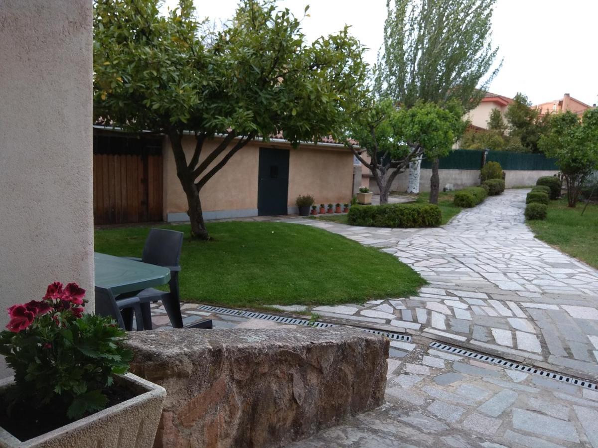 Casa Rural Las Tuyas En Segovia Palazuelos de Eresma Extérieur photo